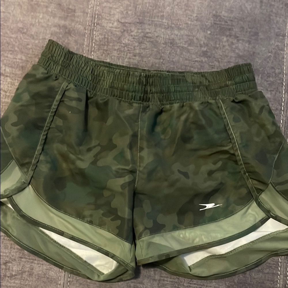Green Athletic Shorts with Elastic Waistband and Moisture-Wicking Fabric